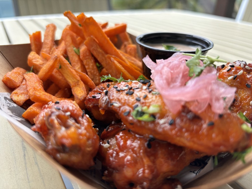 PLAZA GUAYNABO CINEMAS SE CONVIERTE EN VIP Y LLEGA CON VICTOR’S KITCHEN &&nbsp;BAR