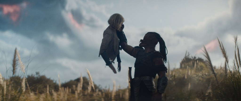 EMOCIONANTE NUEVO TRÁILER LLENO DE ACCIÓN DE “PREDATOR: BADLANDS” YA&nbsp;DISPONIBLE